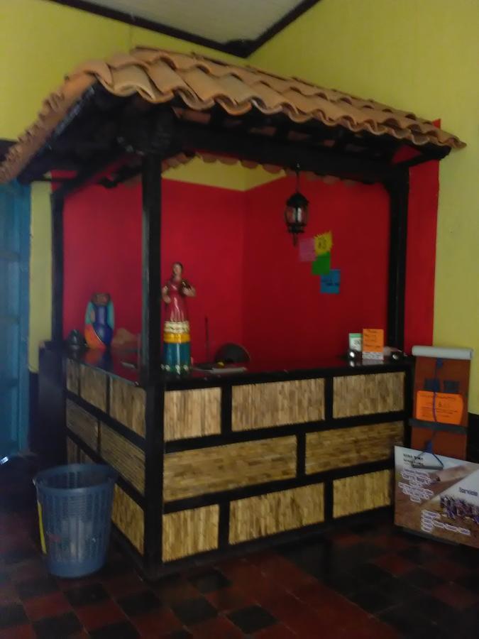 Hostal Casa Ivana León المظهر الخارجي الصورة