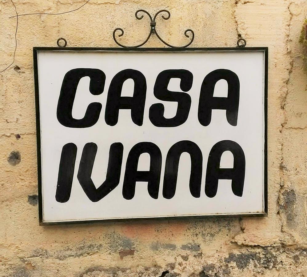Hostal Casa Ivana León المظهر الخارجي الصورة