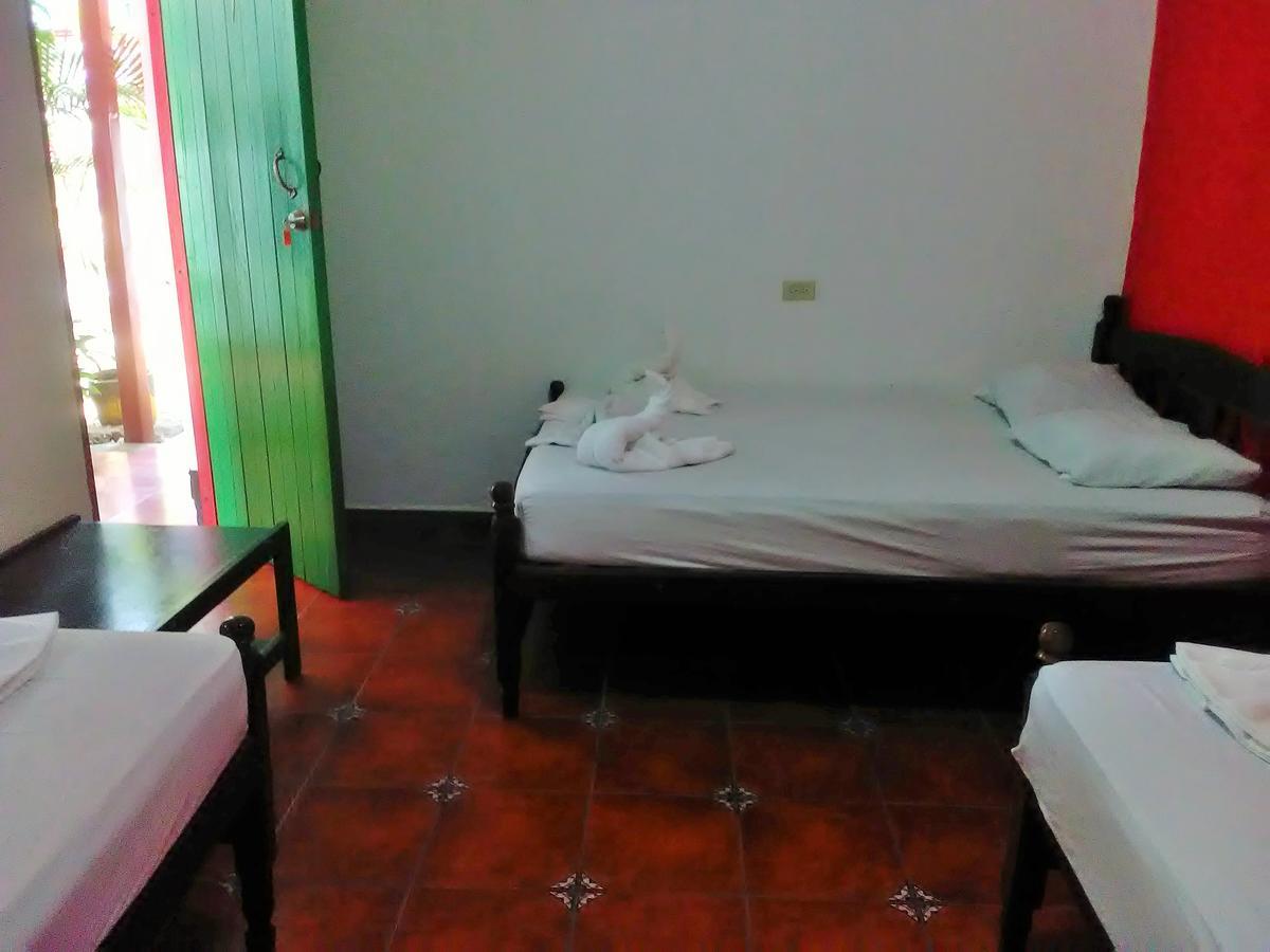 Hostal Casa Ivana León المظهر الخارجي الصورة