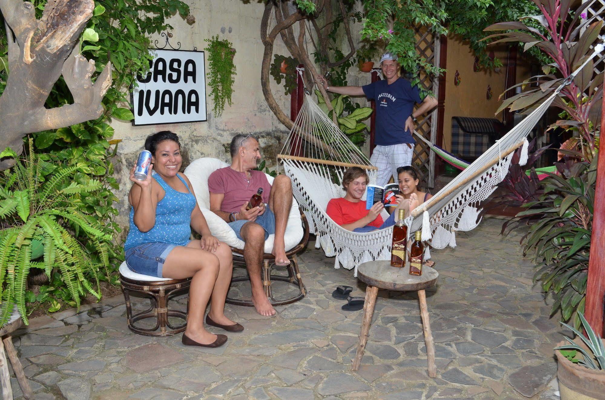 Hostal Casa Ivana León المظهر الخارجي الصورة