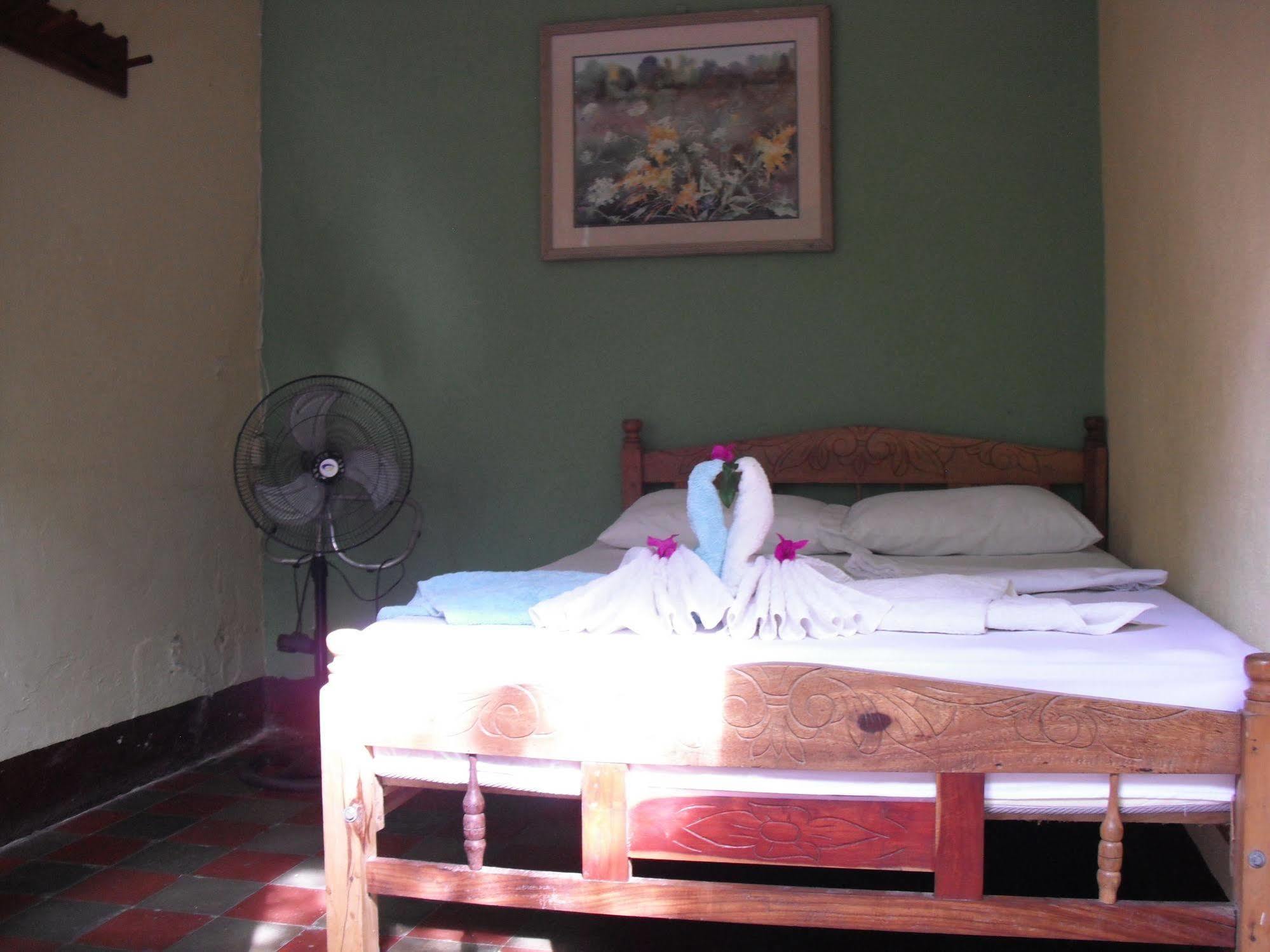 Hostal Casa Ivana León المظهر الخارجي الصورة