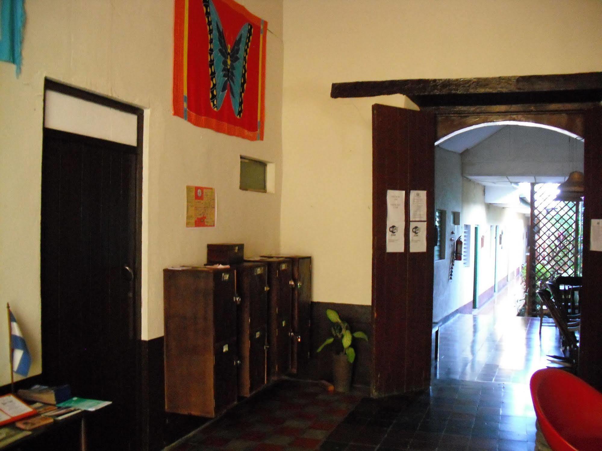 Hostal Casa Ivana León المظهر الخارجي الصورة