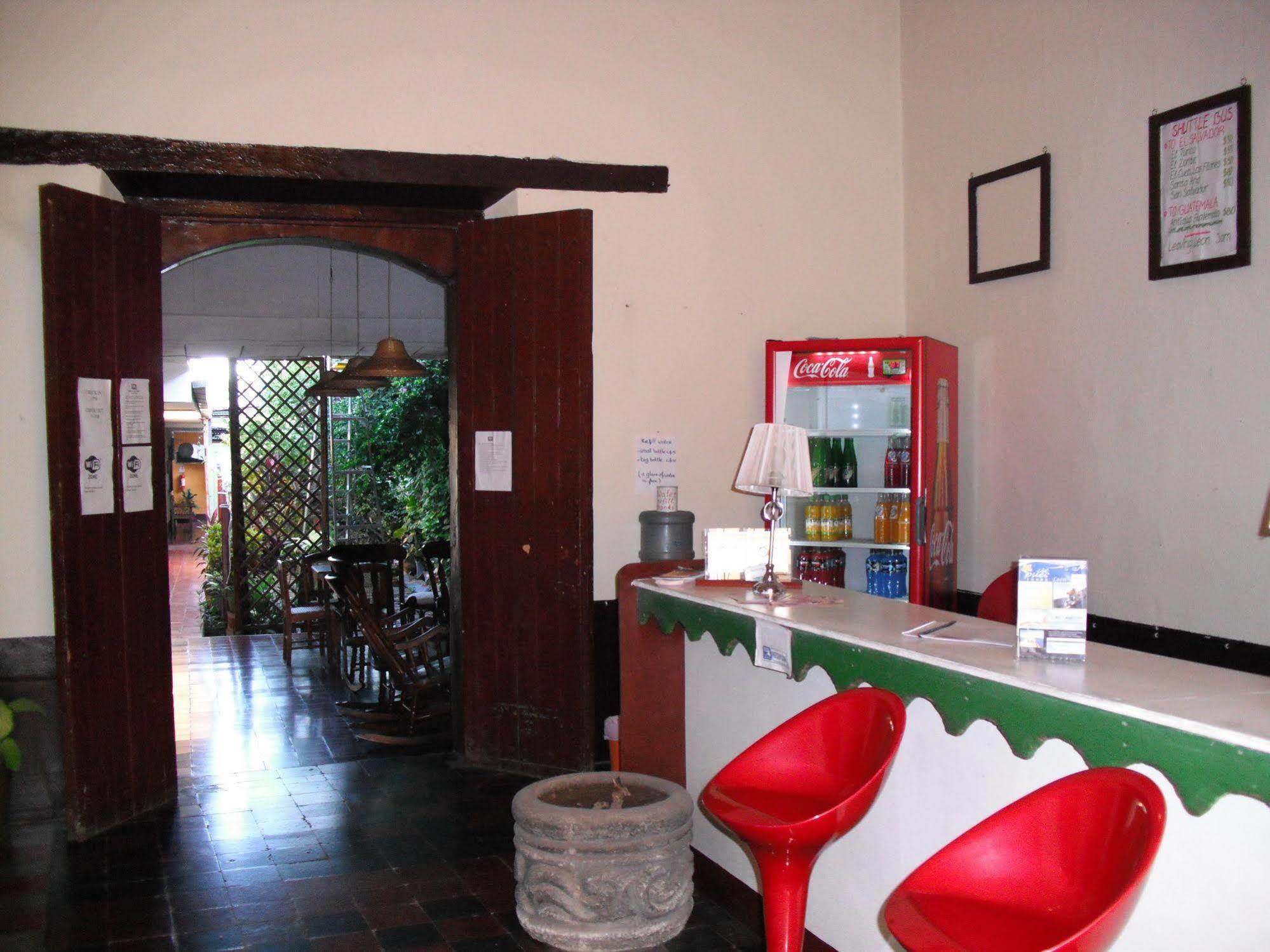 Hostal Casa Ivana León المظهر الخارجي الصورة