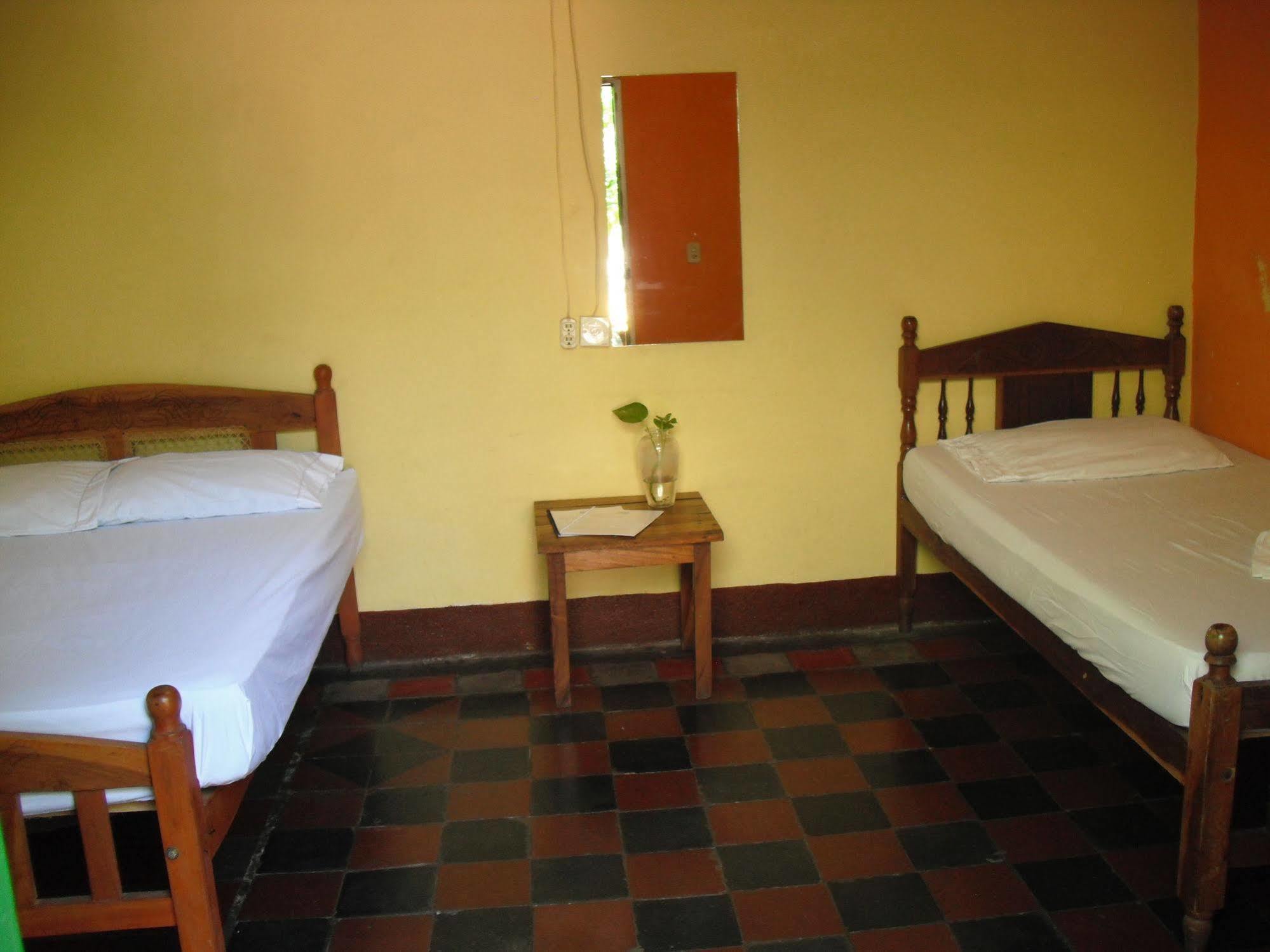 Hostal Casa Ivana León المظهر الخارجي الصورة